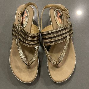 Kiss Studio - Gold Platform Sandals